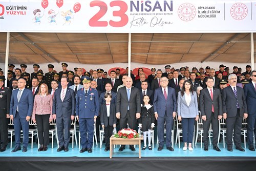 23 Nisan’ın 105. Yıl Coşkusu Diyarbakır’da Resmi Törenle Kutlandı