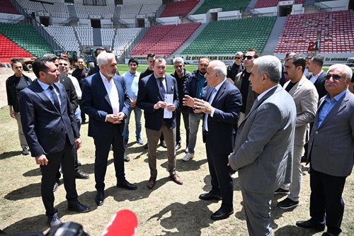 Diyarbakır Atatürk Stadyumu’nun Zemini Yenileniyor – Vali Zorluoğlu Çalışmaları Yerinde İnceledi